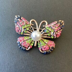 Butterfly 🦋 pearl crystal brooch